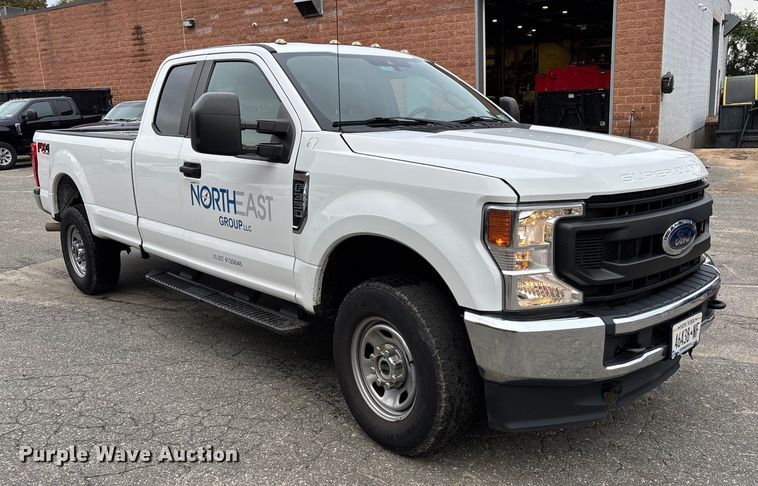 image for item EV3503 2021 Ford F350 Super Duty SuperCab pickup truck