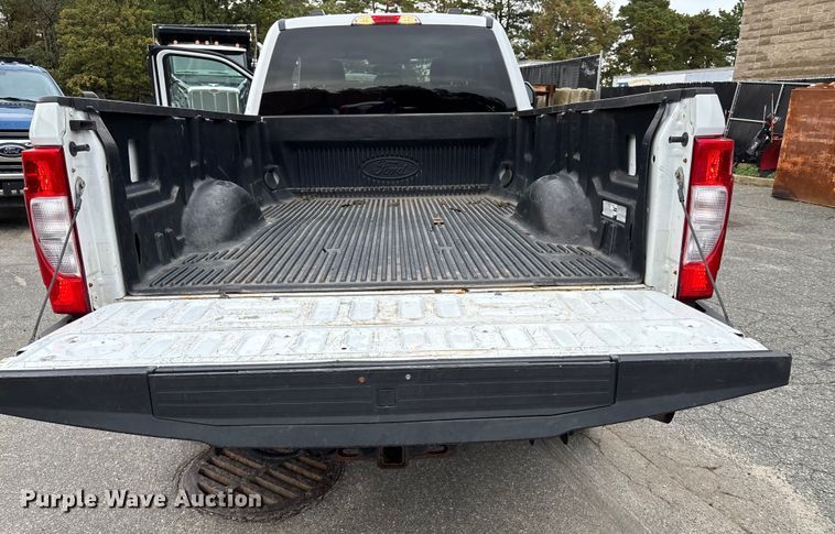 image for item EV3503 2021 Ford F350 Super Duty SuperCab pickup truck