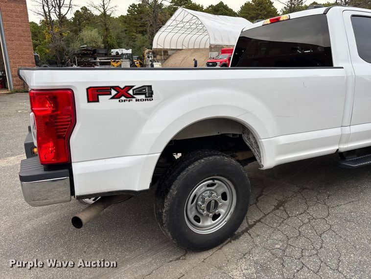 image for item EV3503 2021 Ford F350 Super Duty SuperCab pickup truck