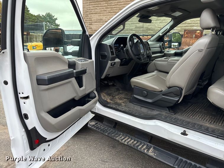 image for item EV3503 2021 Ford F350 Super Duty SuperCab pickup truck