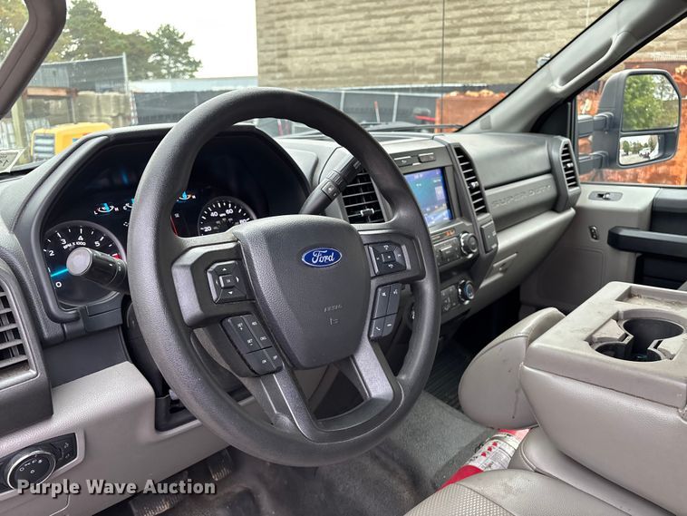 image for item EV3503 2021 Ford F350 Super Duty SuperCab pickup truck