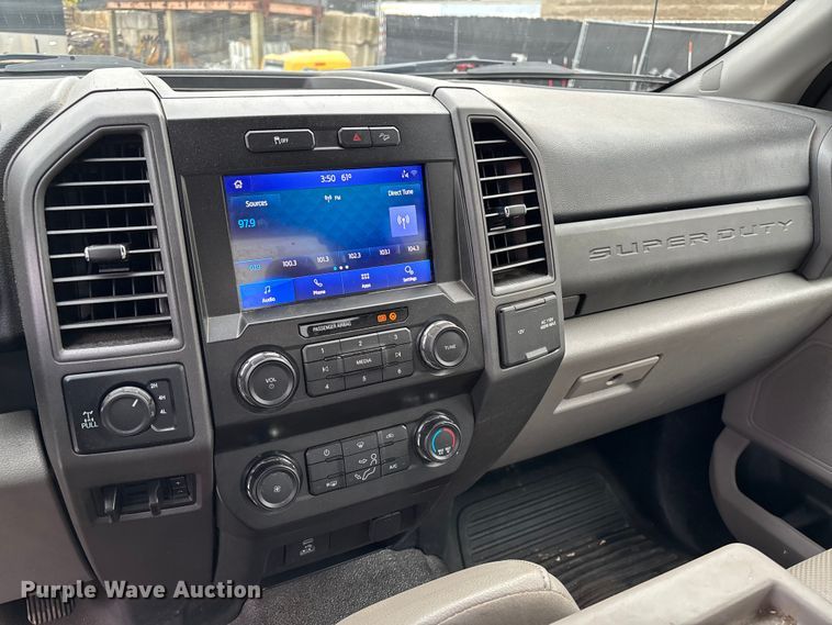 image for item EV3503 2021 Ford F350 Super Duty SuperCab pickup truck