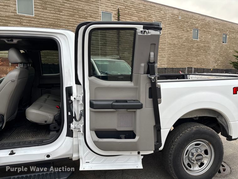 image for item EV3503 2021 Ford F350 Super Duty SuperCab pickup truck