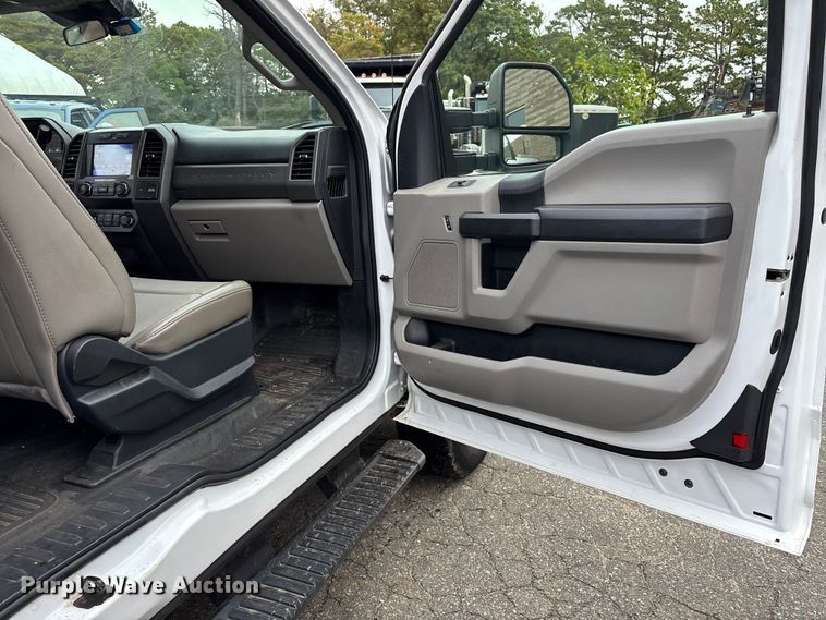 image for item EV3503 2021 Ford F350 Super Duty SuperCab pickup truck