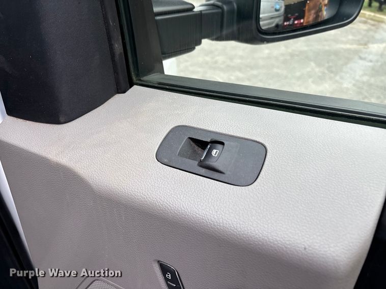 image for item EV3503 2021 Ford F350 Super Duty SuperCab pickup truck