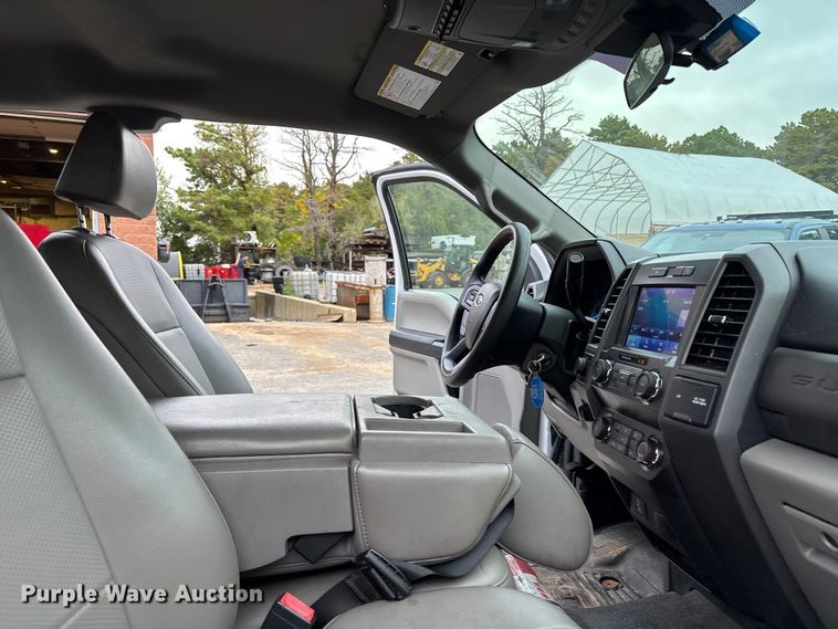 image for item EV3503 2021 Ford F350 Super Duty SuperCab pickup truck