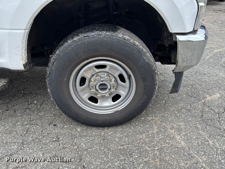 image for item EV3503 2021 Ford F350 Super Duty SuperCab pickup truck