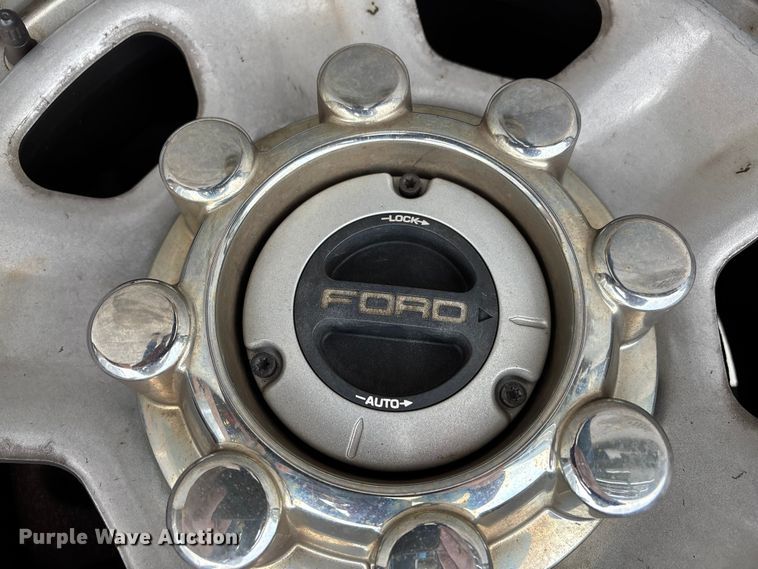 image for item EV3503 2021 Ford F350 Super Duty SuperCab pickup truck