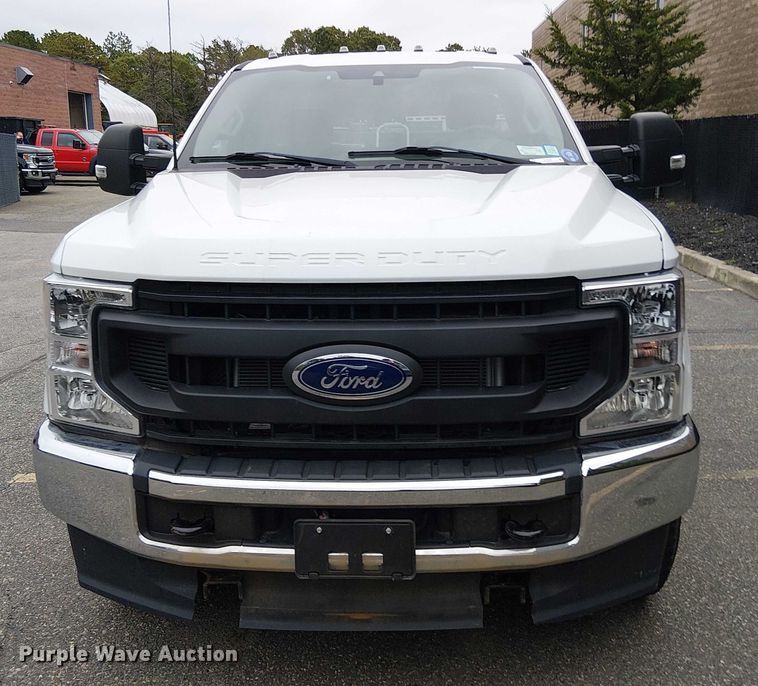 image for item EV3504 2022 Ford F350 Super Duty pickup truck