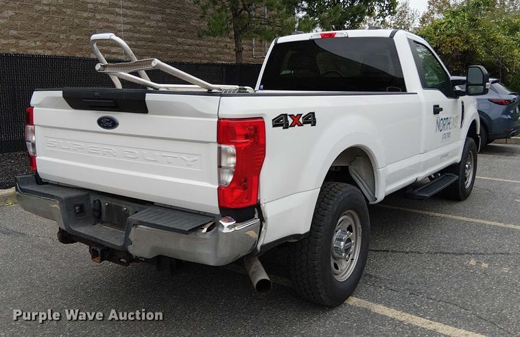 image for item EV3504 2022 Ford F350 Super Duty pickup truck