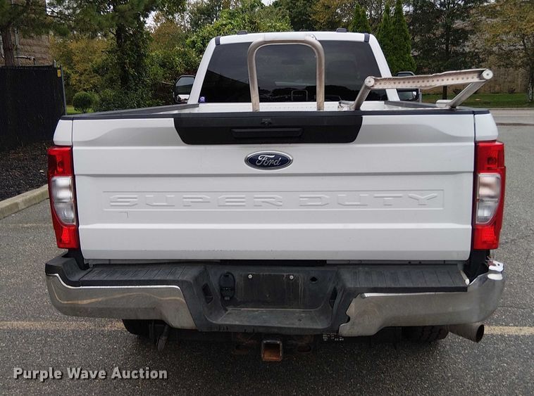 image for item EV3504 2022 Ford F350 Super Duty pickup truck