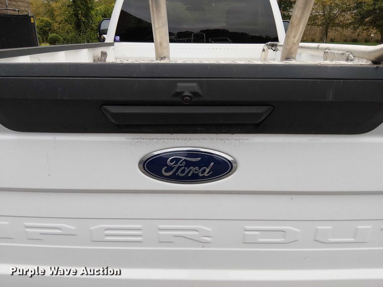 image for item EV3504 2022 Ford F350 Super Duty pickup truck