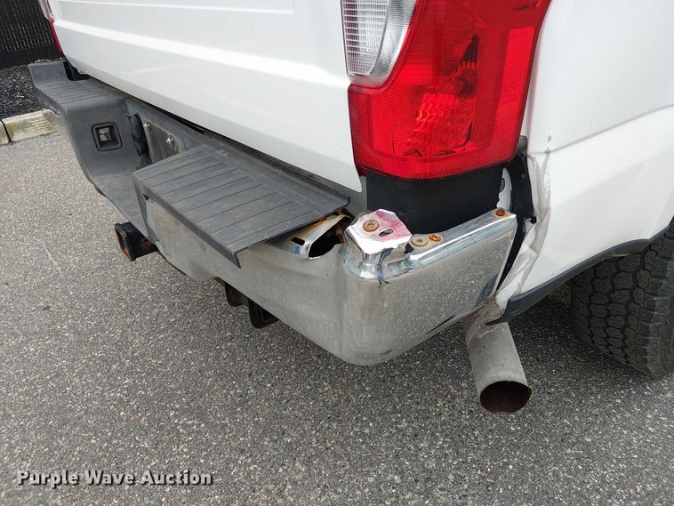 image for item EV3504 2022 Ford F350 Super Duty pickup truck