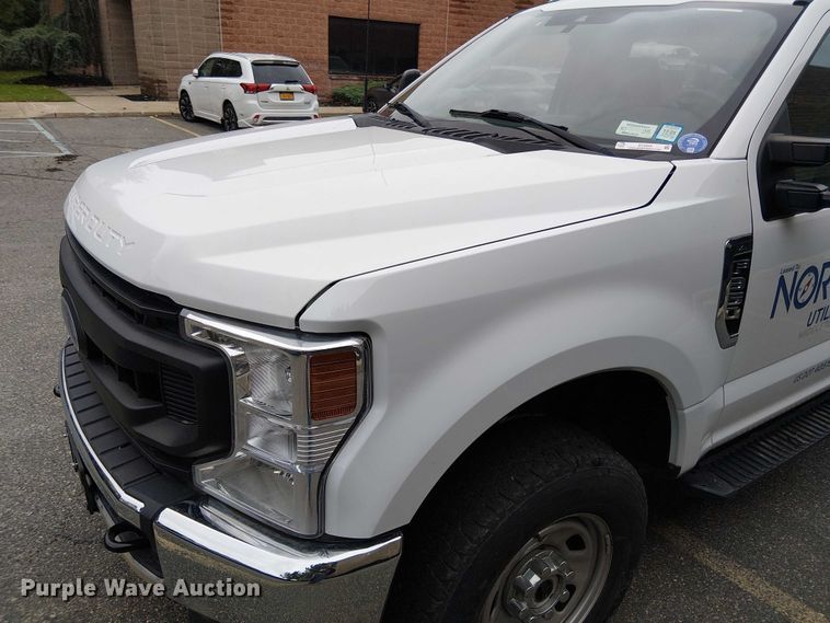 image for item EV3504 2022 Ford F350 Super Duty pickup truck