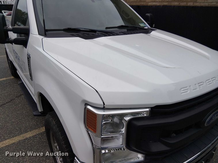 image for item EV3504 2022 Ford F350 Super Duty pickup truck
