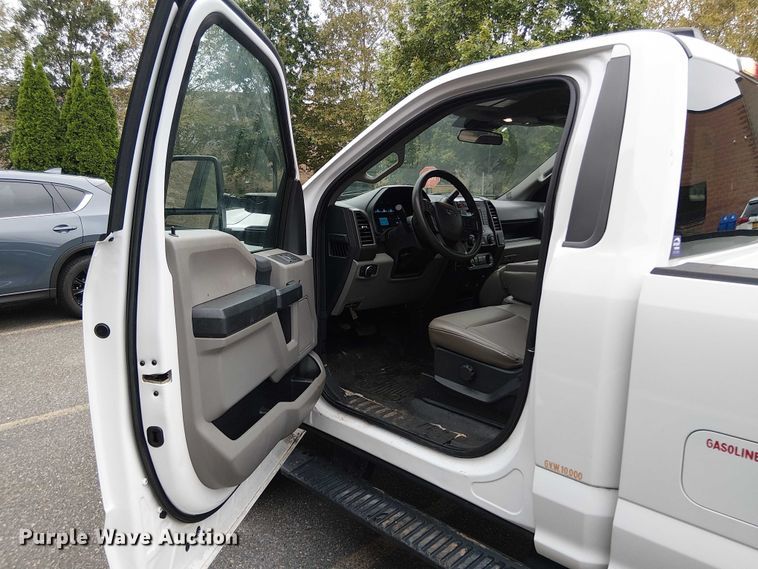 image for item EV3504 2022 Ford F350 Super Duty pickup truck