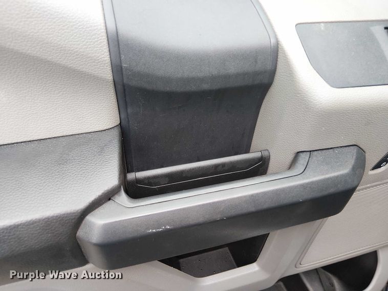 image for item EV3504 2022 Ford F350 Super Duty pickup truck