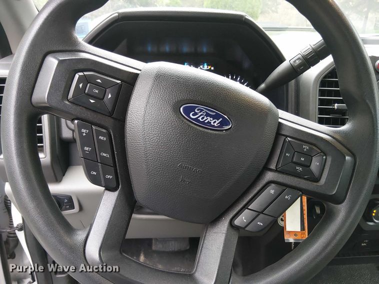 image for item EV3504 2022 Ford F350 Super Duty pickup truck