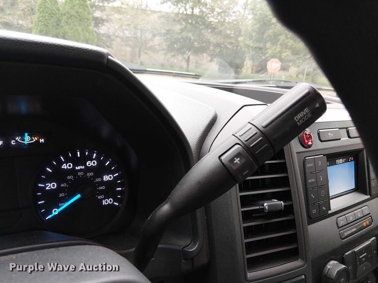 image for item EV3504 2022 Ford F350 Super Duty pickup truck