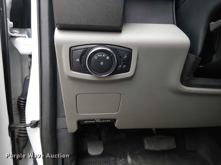 image for item EV3504 2022 Ford F350 Super Duty pickup truck