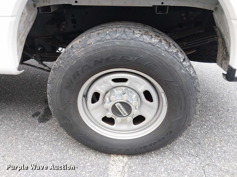 image for item EV3504 2022 Ford F350 Super Duty pickup truck