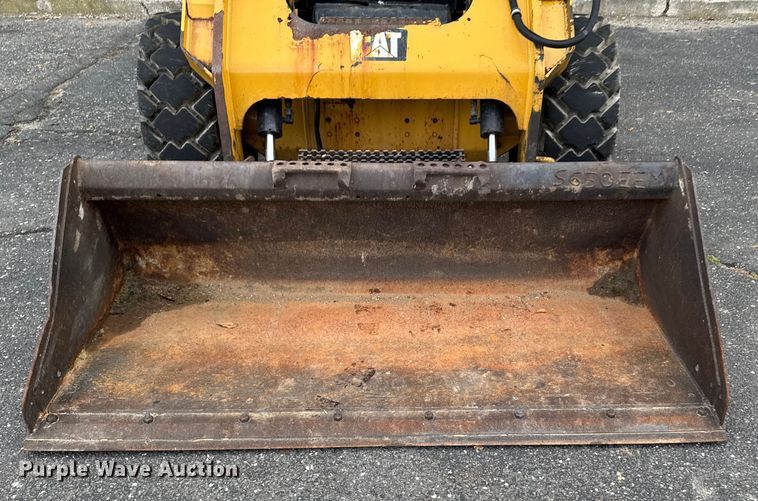 image for item EV4008 2015 Caterpillar 272D skid steer loader