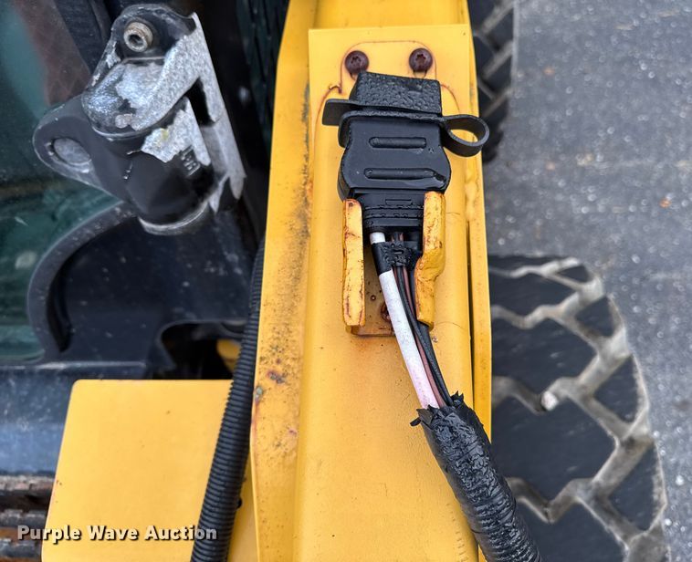 image for item EV4008 2015 Caterpillar 272D skid steer loader