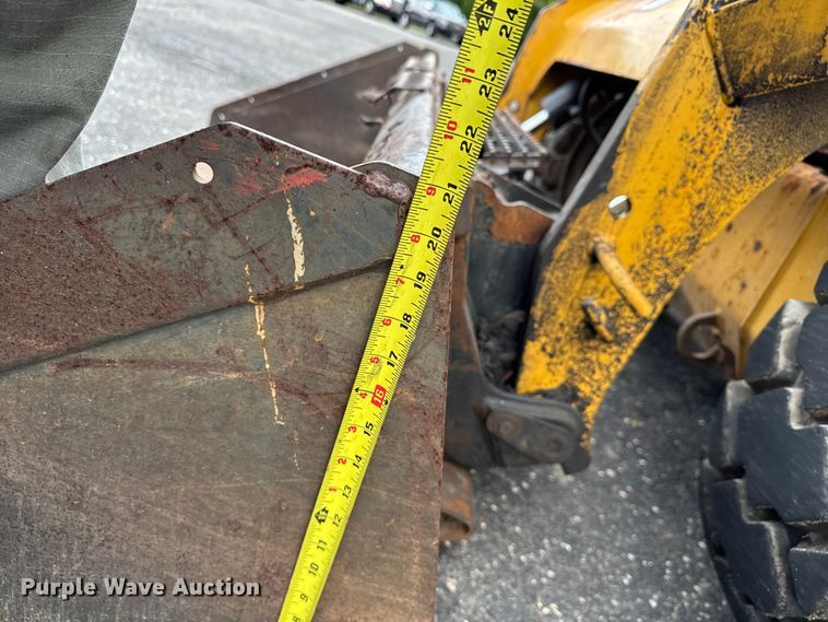 image for item EV4008 2015 Caterpillar 272D skid steer loader