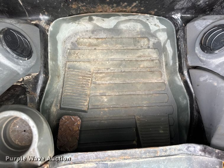 image for item EV4008 2015 Caterpillar 272D skid steer loader