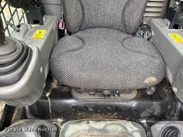 image for item EV4008 2015 Caterpillar 272D skid steer loader