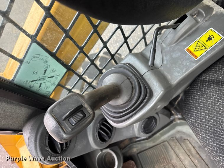 image for item EV4008 2015 Caterpillar 272D skid steer loader