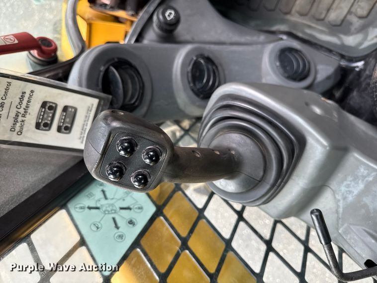 image for item EV4008 2015 Caterpillar 272D skid steer loader