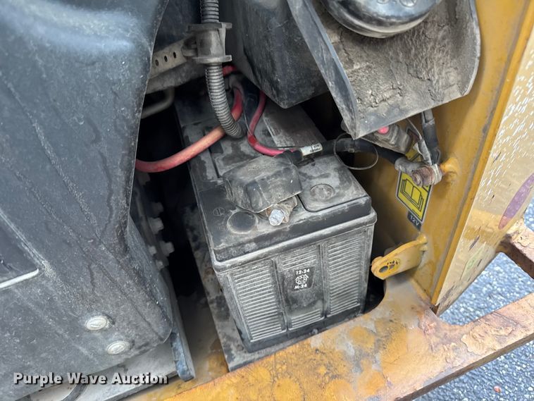 image for item EV4008 2015 Caterpillar 272D skid steer loader