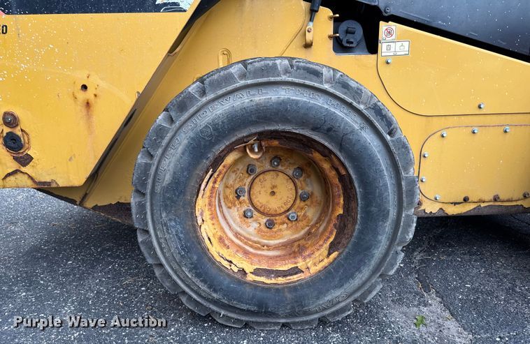 image for item EV4008 2015 Caterpillar 272D skid steer loader