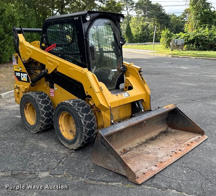 MINI CARGADOR SOBRE RUEDAS 2015 CATERPILLAR 242D