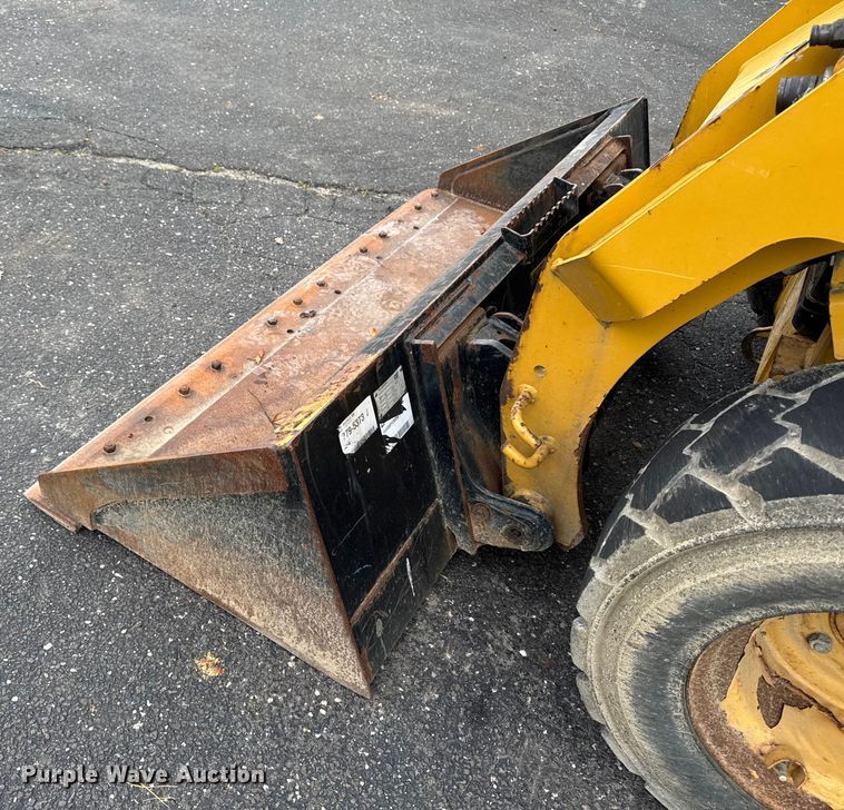 image for item EV4010 2015 Caterpillar 242D skid steer loader