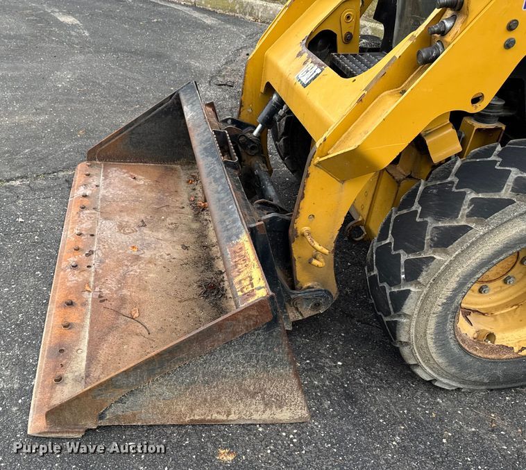 image for item EV4010 2015 Caterpillar 242D skid steer loader