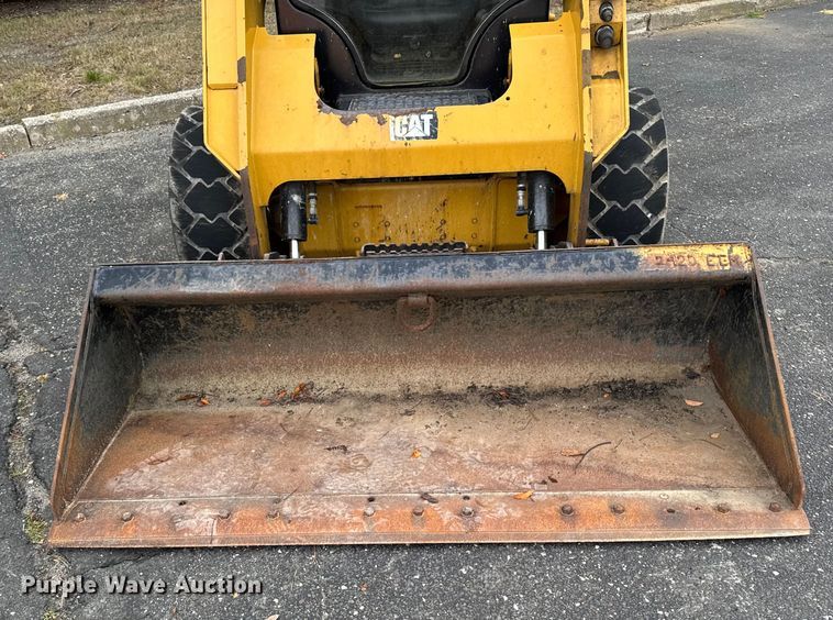 image for item EV4010 2015 Caterpillar 242D skid steer loader