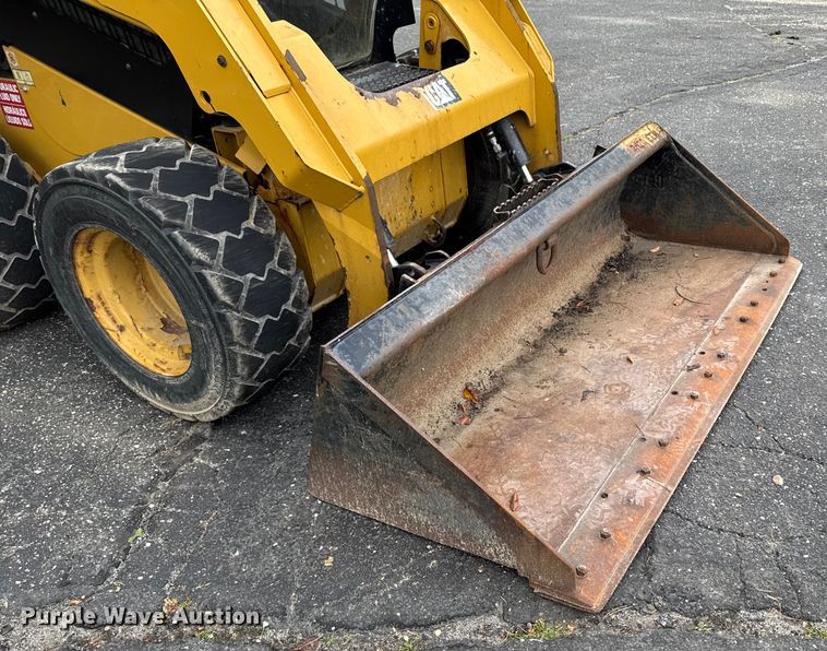 image for item EV4010 2015 Caterpillar 242D skid steer loader