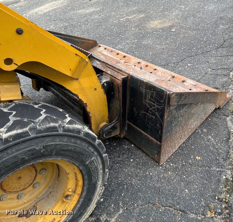 image for item EV4010 2015 Caterpillar 242D skid steer loader