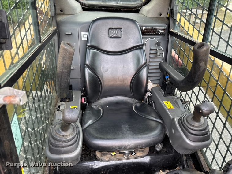 image for item EV4010 2015 Caterpillar 242D skid steer loader