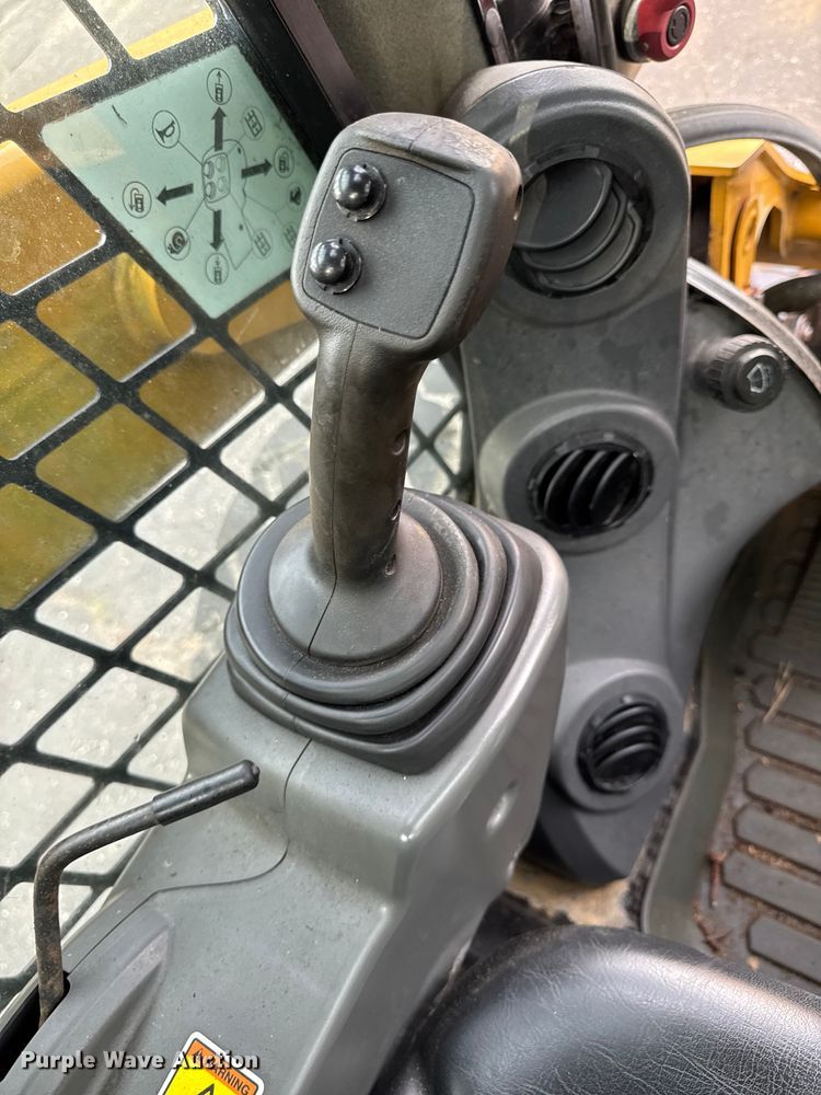 image for item EV4010 2015 Caterpillar 242D skid steer loader