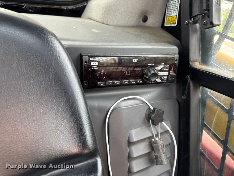 image for item EV4010 2015 Caterpillar 242D skid steer loader