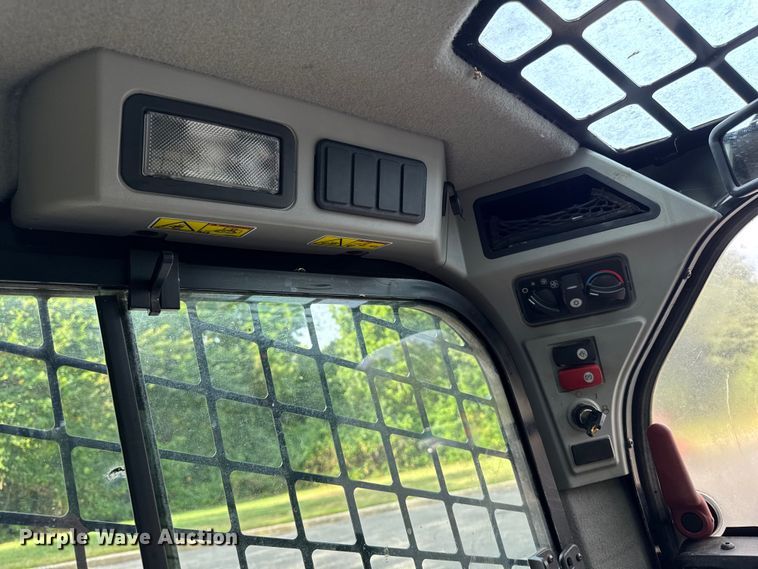 image for item EV4010 2015 Caterpillar 242D skid steer loader