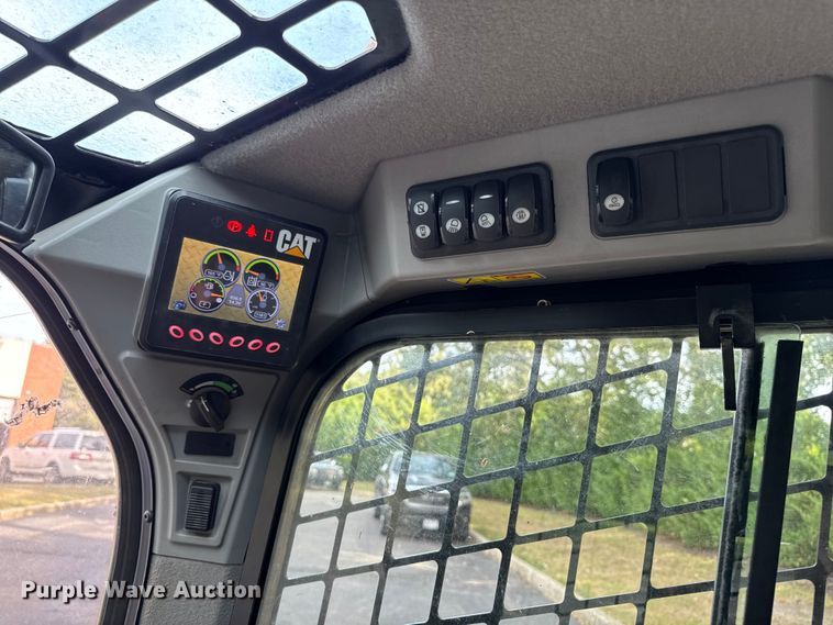 image for item EV4010 2015 Caterpillar 242D skid steer loader