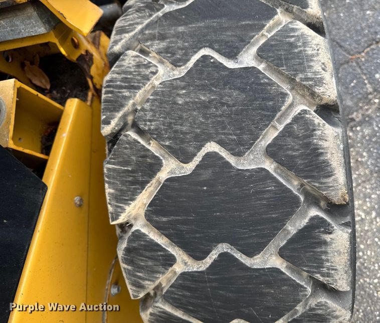 image for item EV4010 2015 Caterpillar 242D skid steer loader