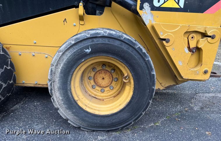 image for item EV4010 2015 Caterpillar 242D skid steer loader