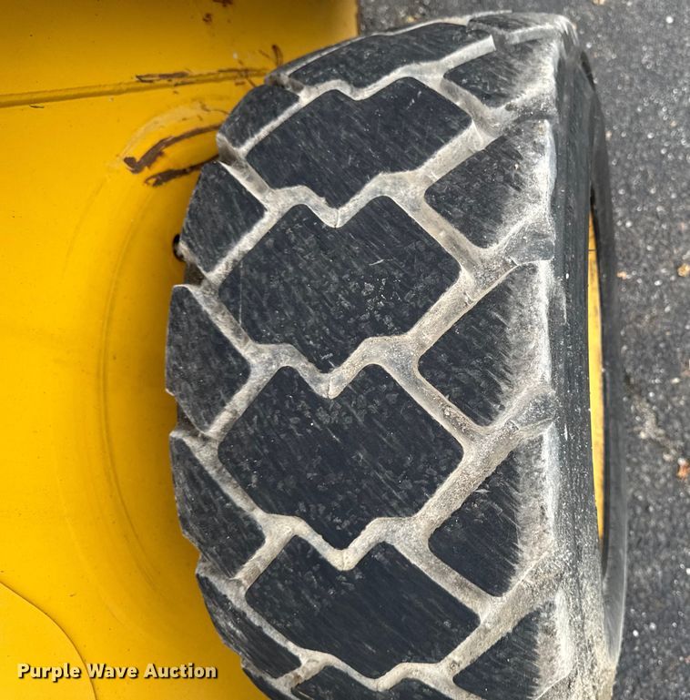 image for item EV4010 2015 Caterpillar 242D skid steer loader