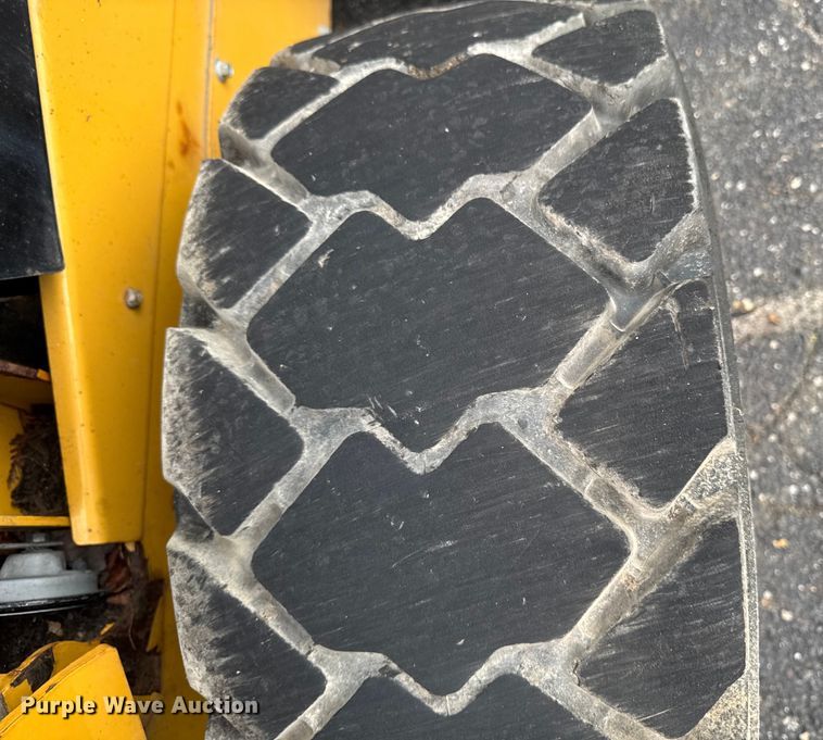 image for item EV4010 2015 Caterpillar 242D skid steer loader