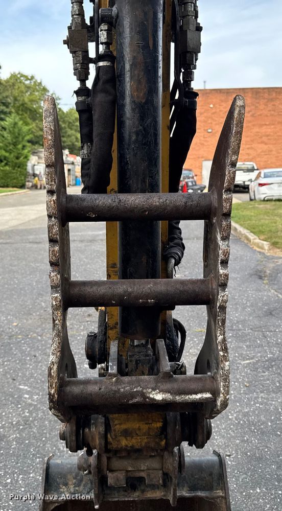 image for item EV4012 2017 Caterpillar 305.5E2 mini excavator